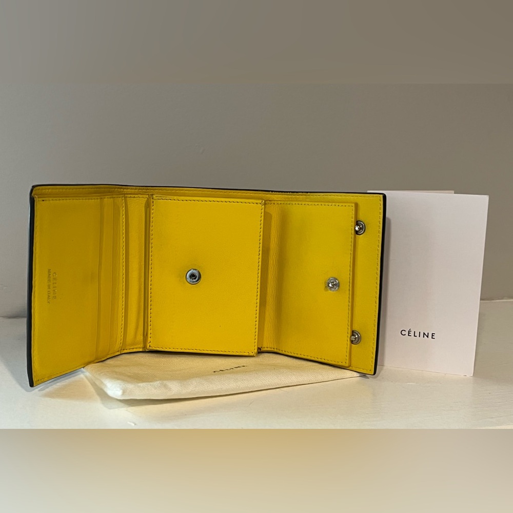 ✨AUTHENTIC CELINE’ Small Tri-Fold Wallet✨ - Picture 6 of 7
